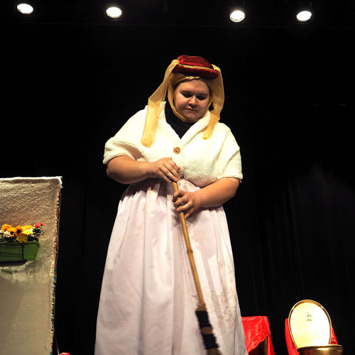 Image pièce de théatre Le dernier jour du roi Othon troupe Expression Arts 2019 01