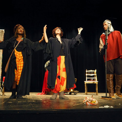 Image pièce de théatre Le dernier jour du roi Othon troupe Expression Arts 2019 26
