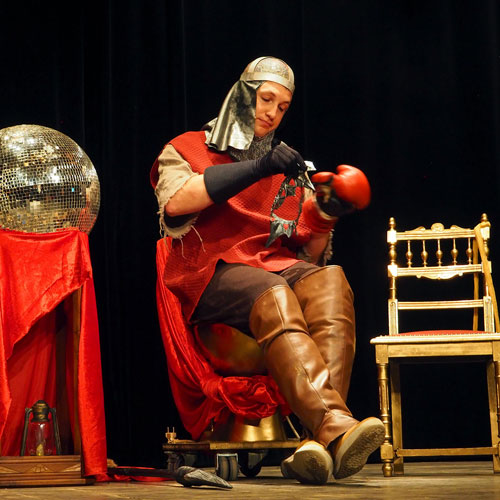 Image pièce de théatre Le dernier jour du roi Othon troupe Expression Arts 2019 33
